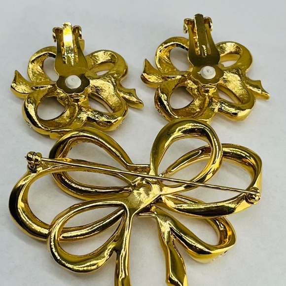 Vintage Festive Bow K.J.L. Avon set/ Brooch and Clip Earrings - Picture 9 of 10
